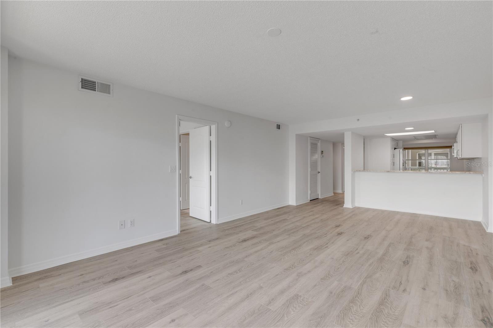 4 OCEANS WEST BLVD #402A