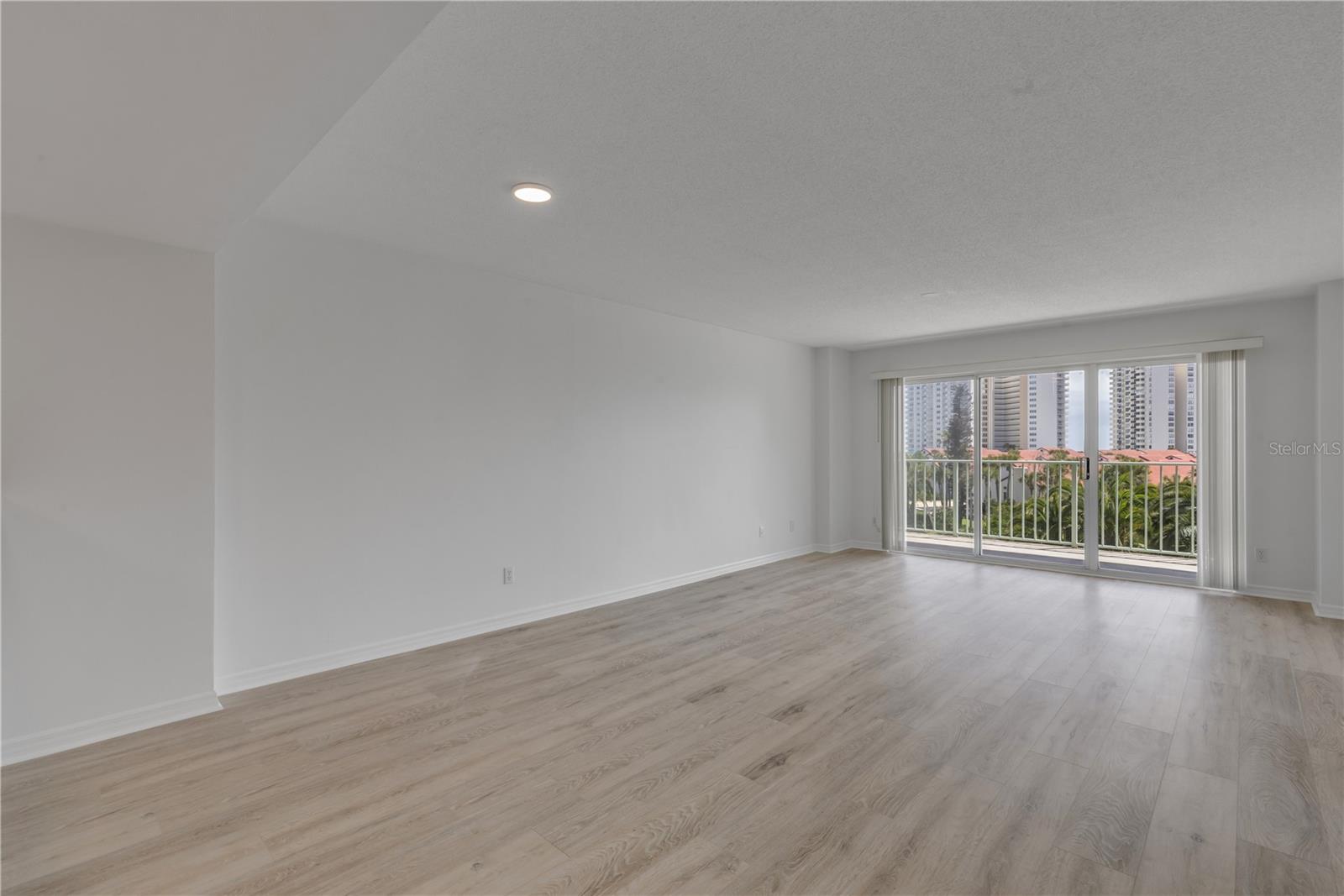 4 OCEANS WEST BLVD #402A