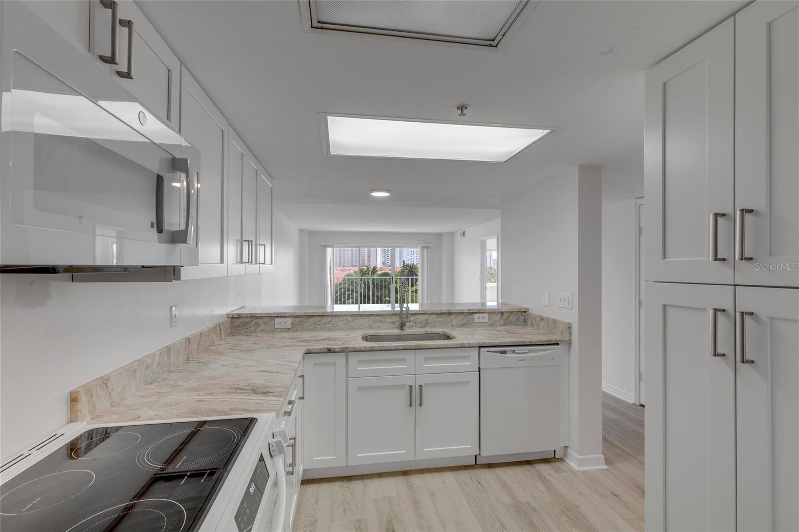 4 OCEANS WEST BLVD #402A