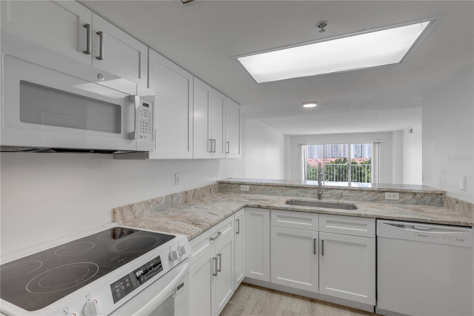 4 OCEANS WEST BLVD #402A