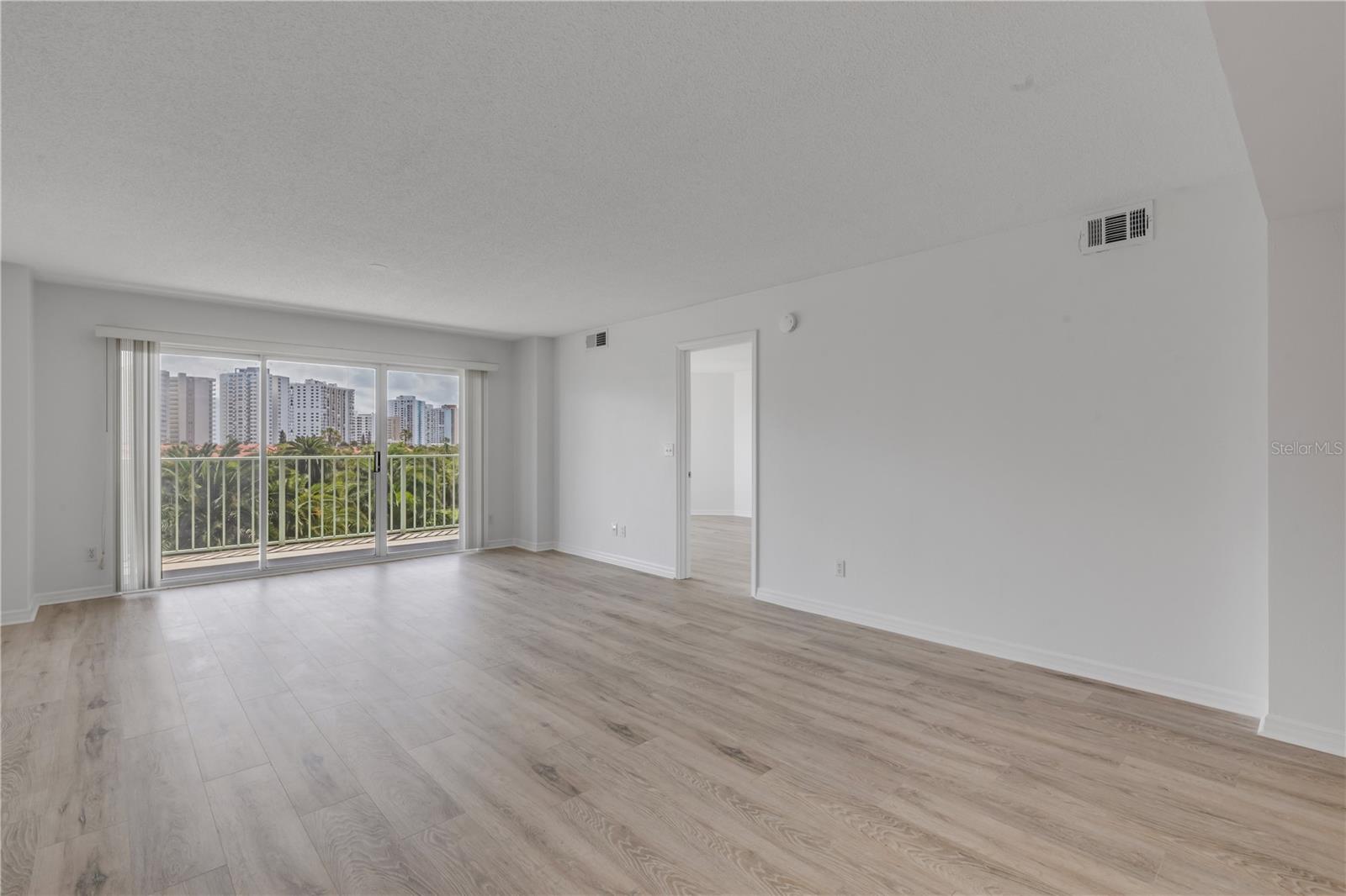 4 OCEANS WEST BLVD #402A