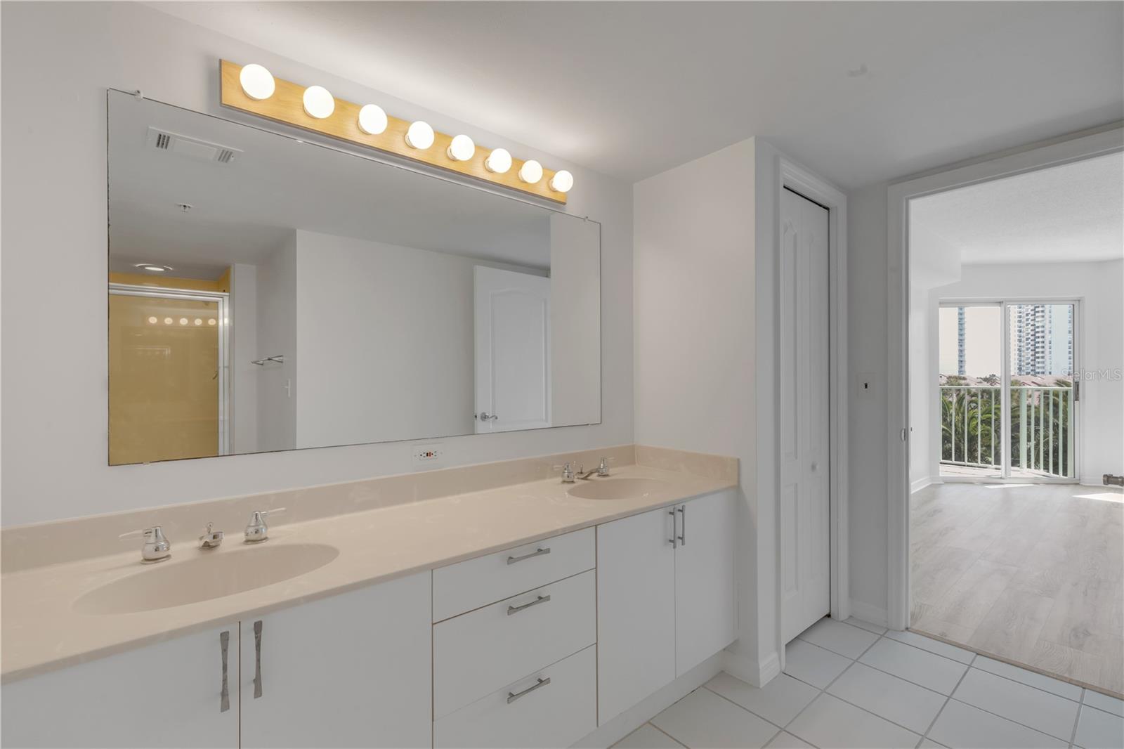 4 OCEANS WEST BLVD #402A