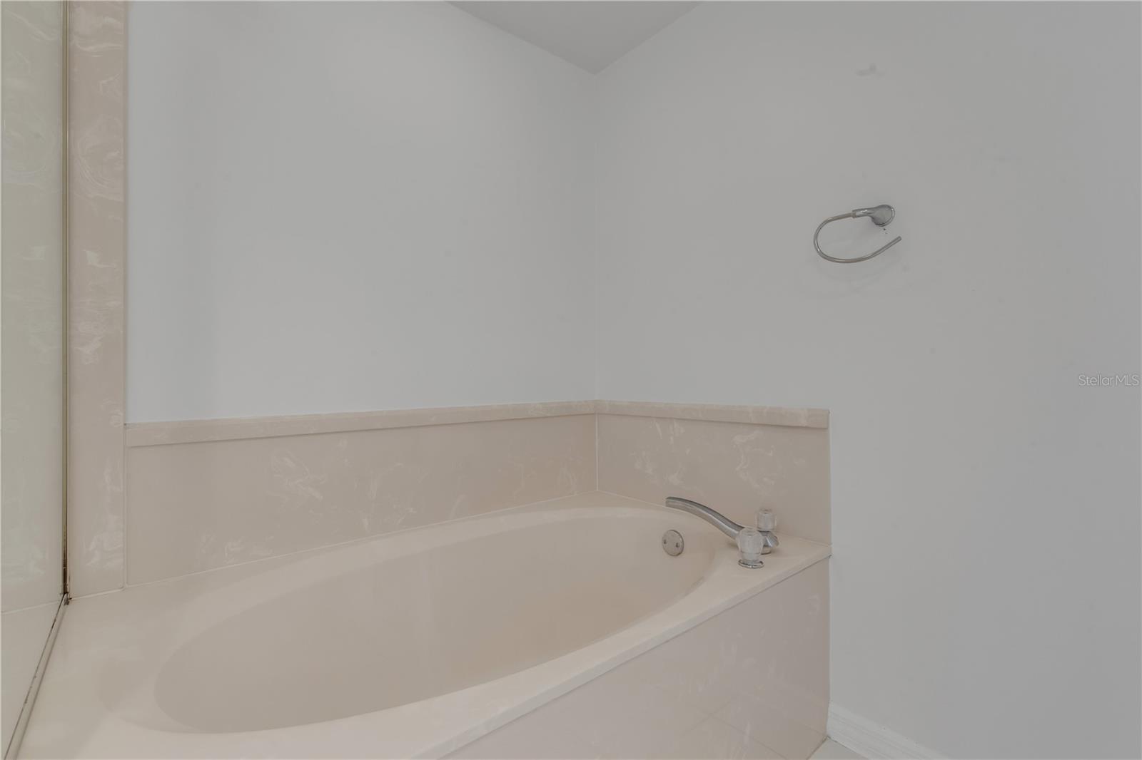 4 OCEANS WEST BLVD #402A