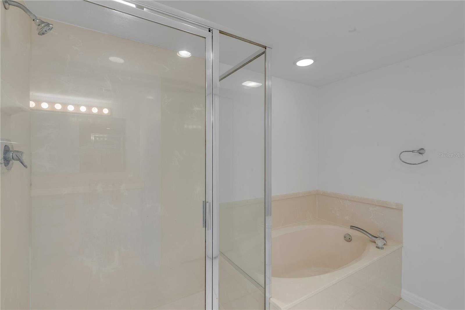 4 OCEANS WEST BLVD #402A