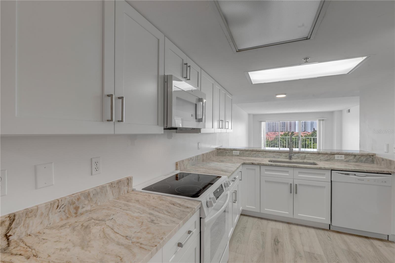 4 OCEANS WEST BLVD #402A