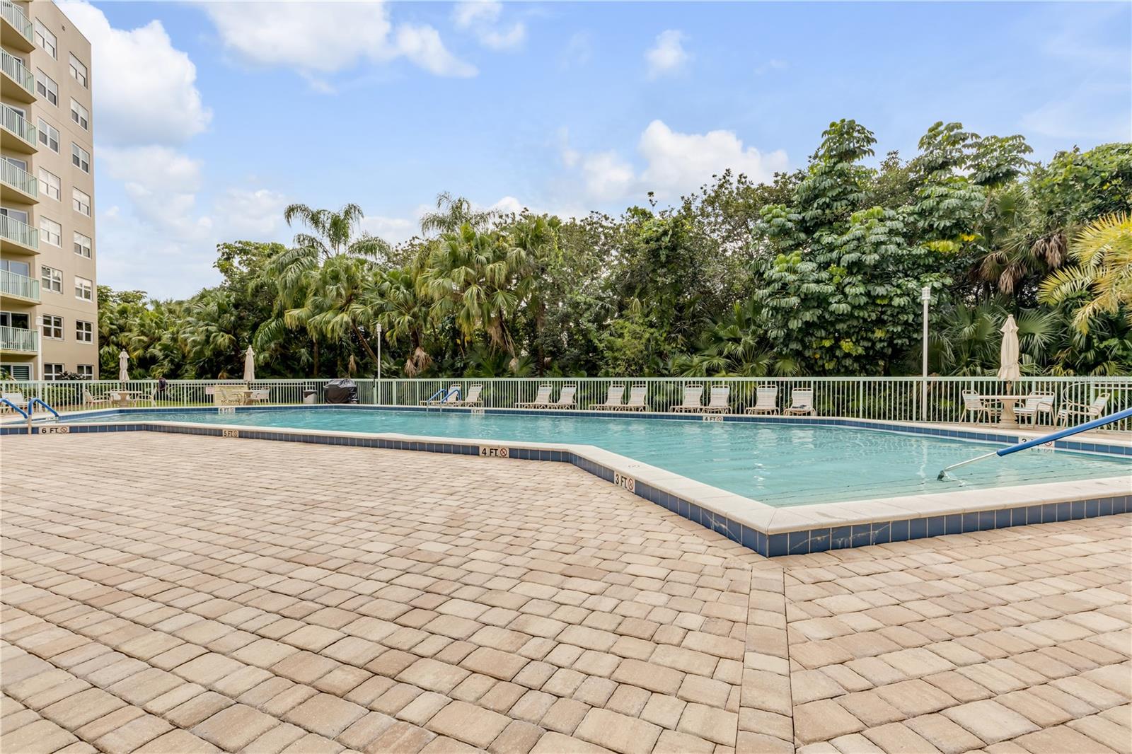 4 OCEANS WEST BLVD #402A