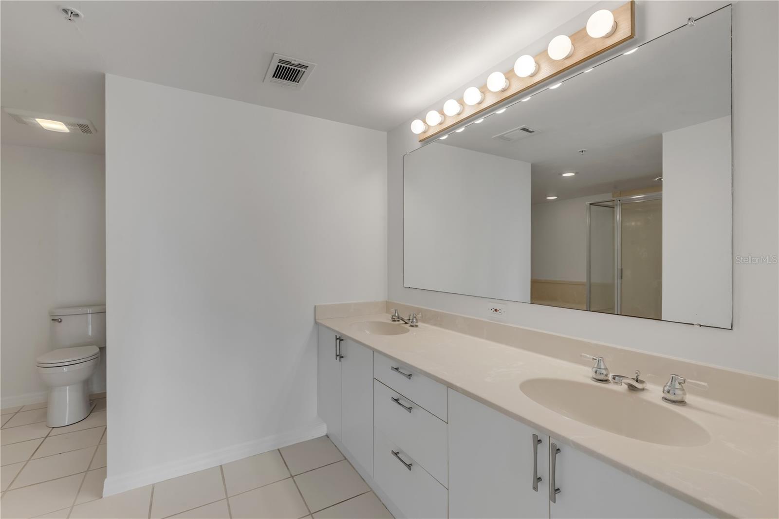 4 OCEANS WEST BLVD #402A