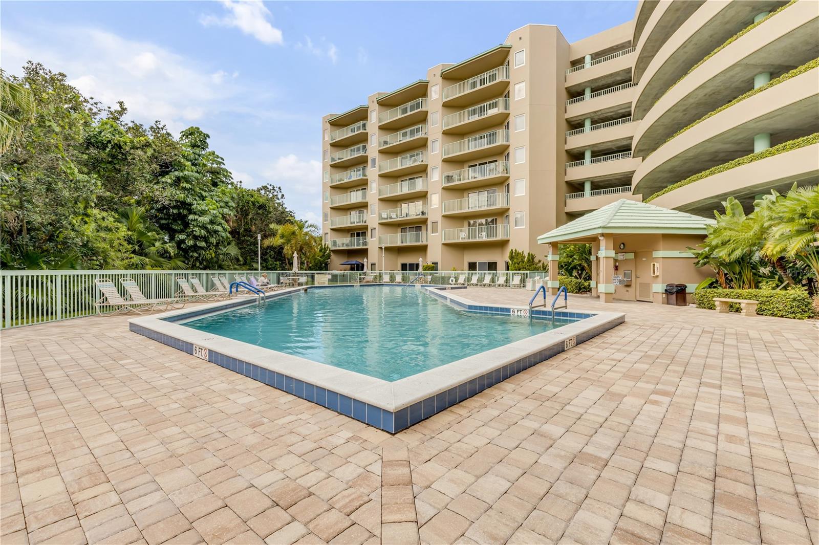 4 OCEANS WEST BLVD #402A