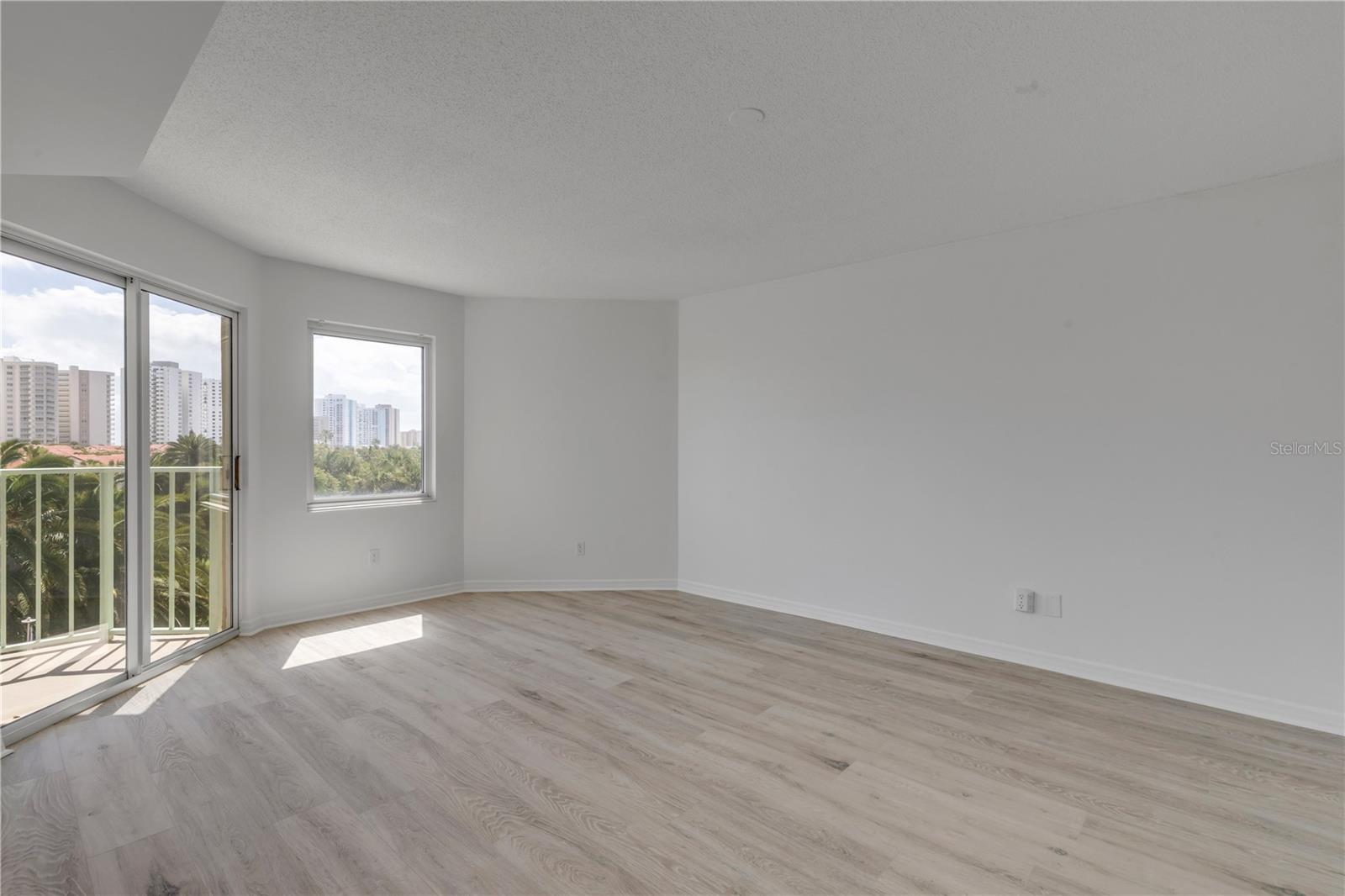 4 OCEANS WEST BLVD #402A