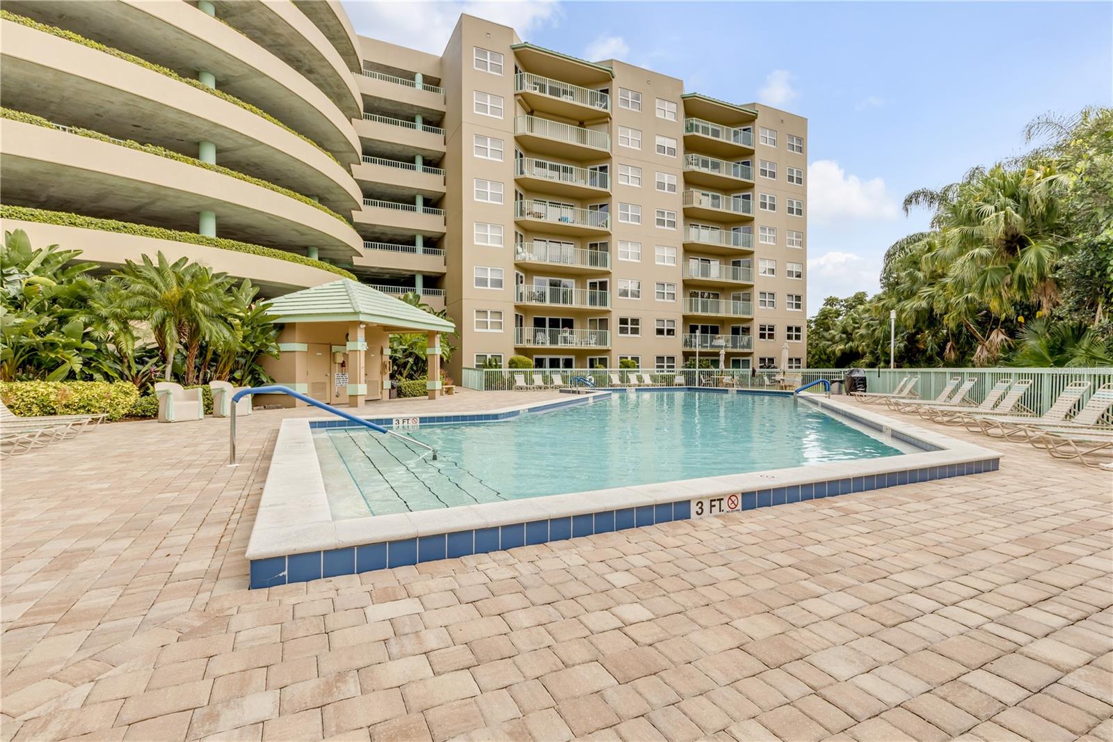 4 OCEANS WEST BLVD #402A