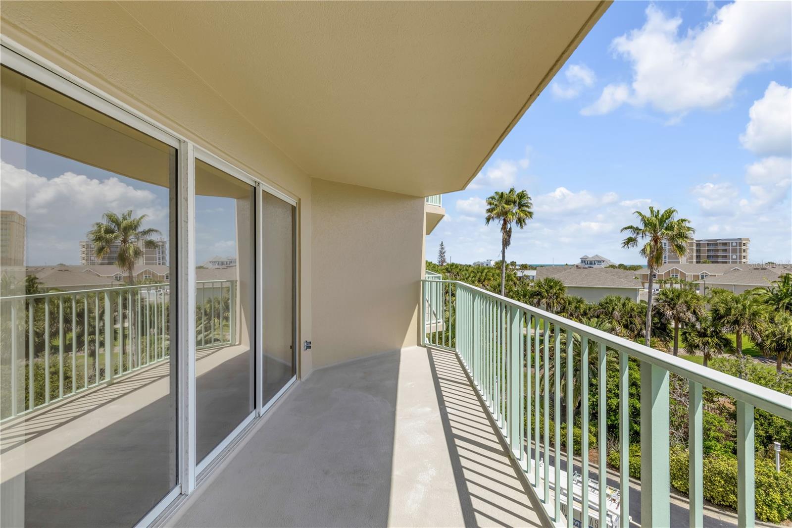 4 OCEANS WEST BLVD #402A