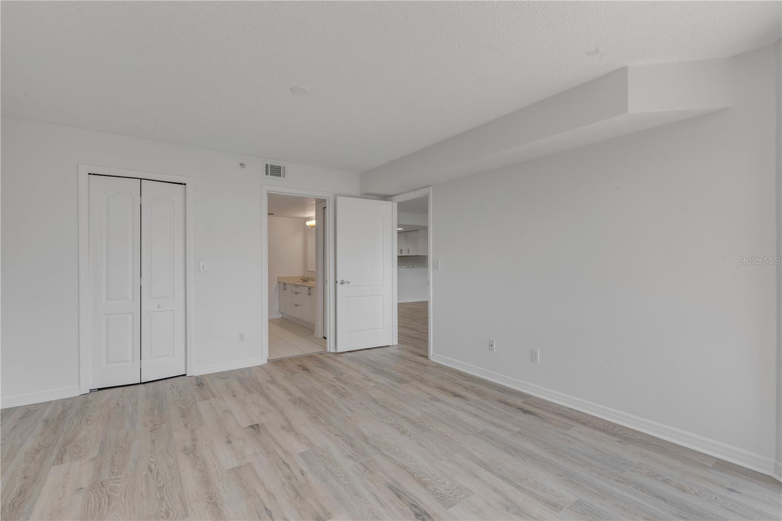 4 OCEANS WEST BLVD #402A
