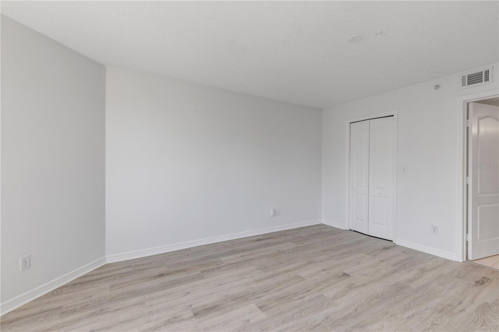 4 OCEANS WEST BLVD #402A