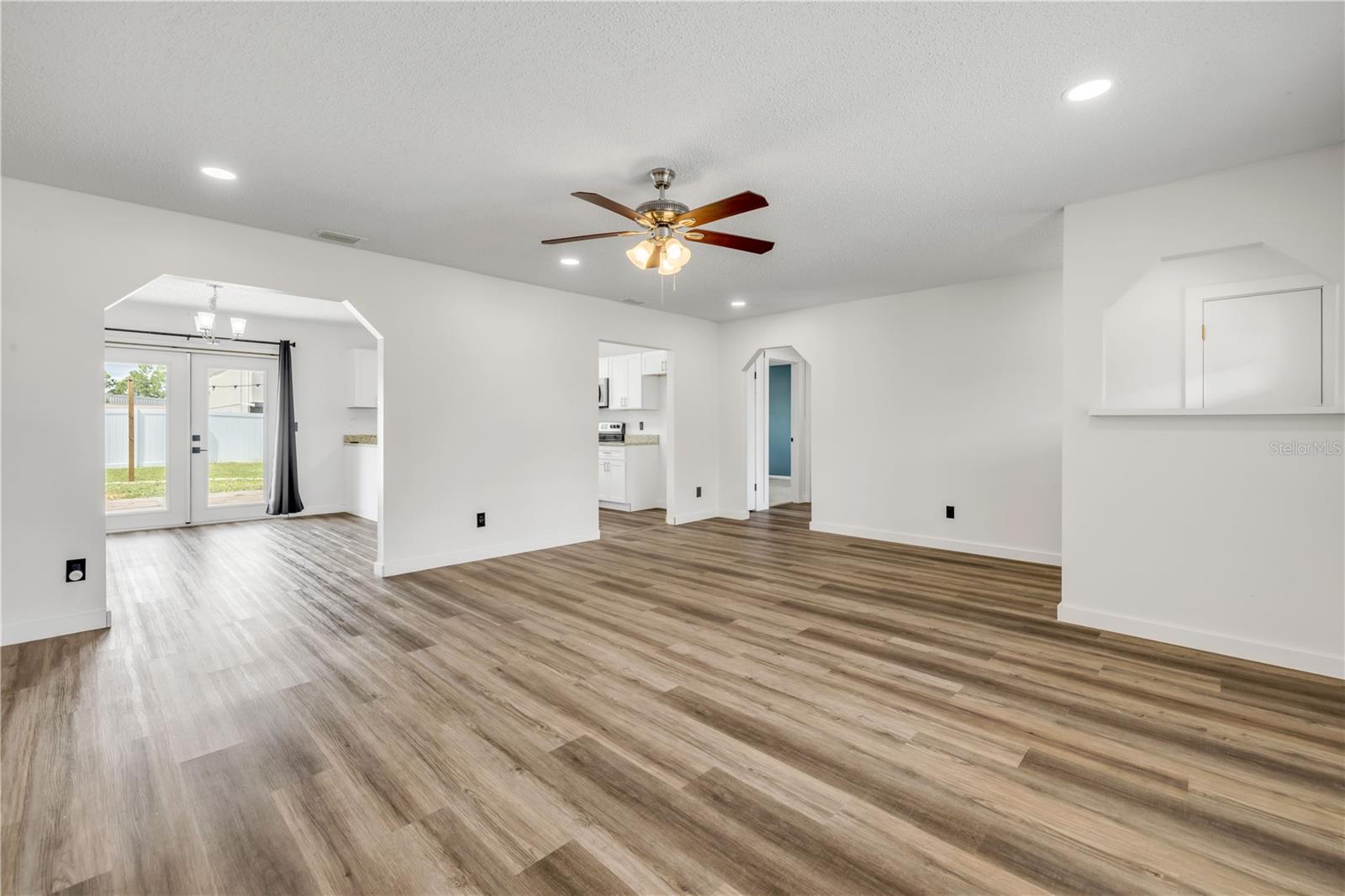 2726 EVERGREEN DR