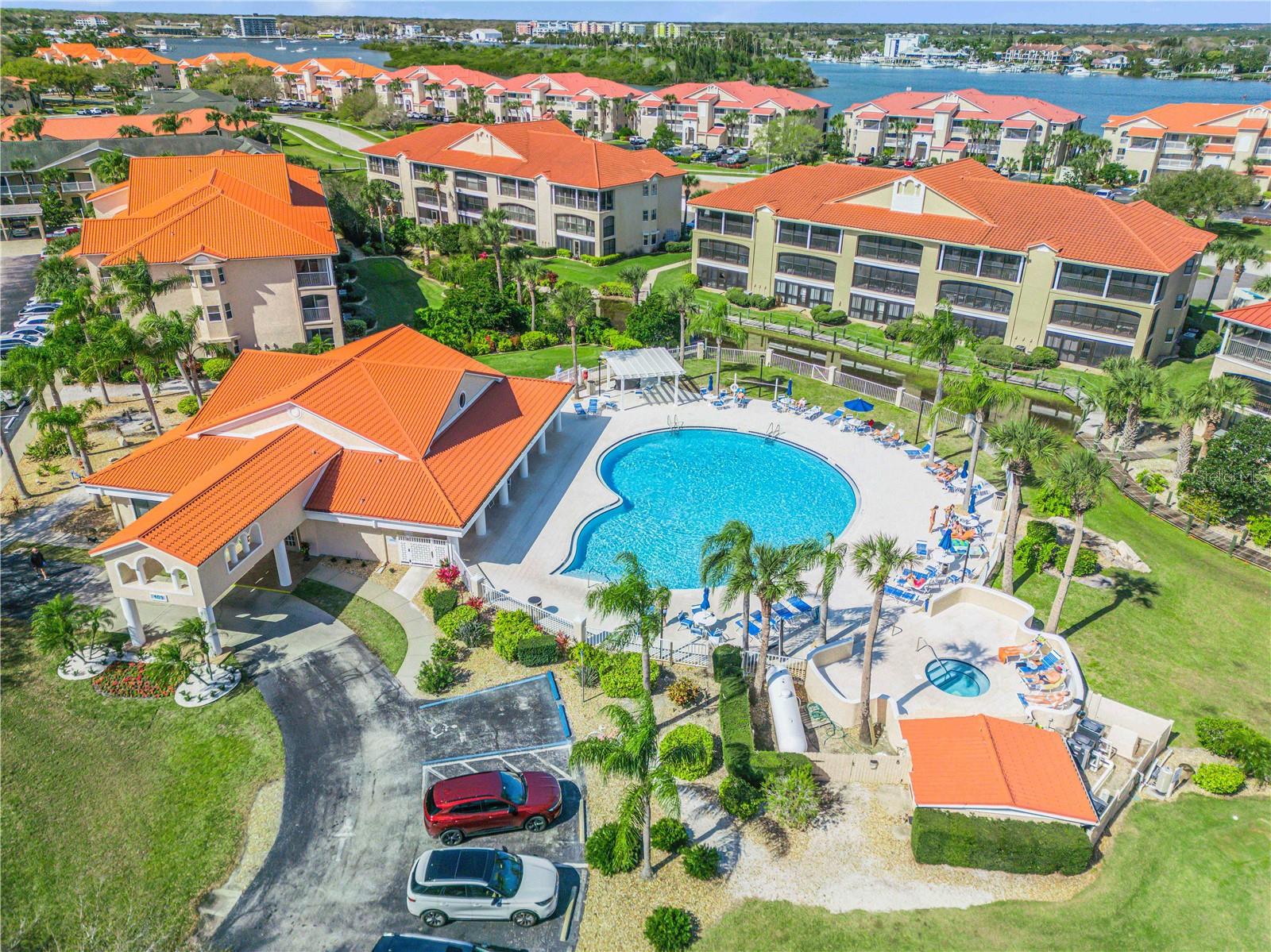 468 BOUCHELLE DR #325