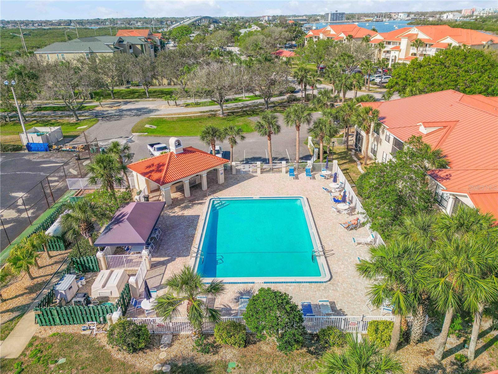 468 BOUCHELLE DR #325