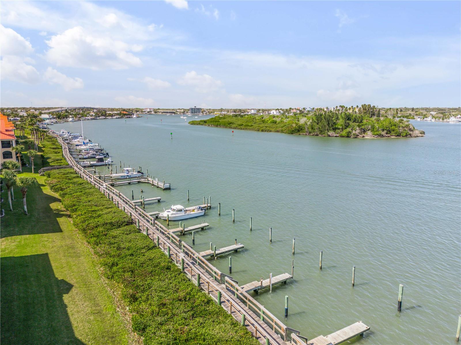 468 BOUCHELLE DR #325