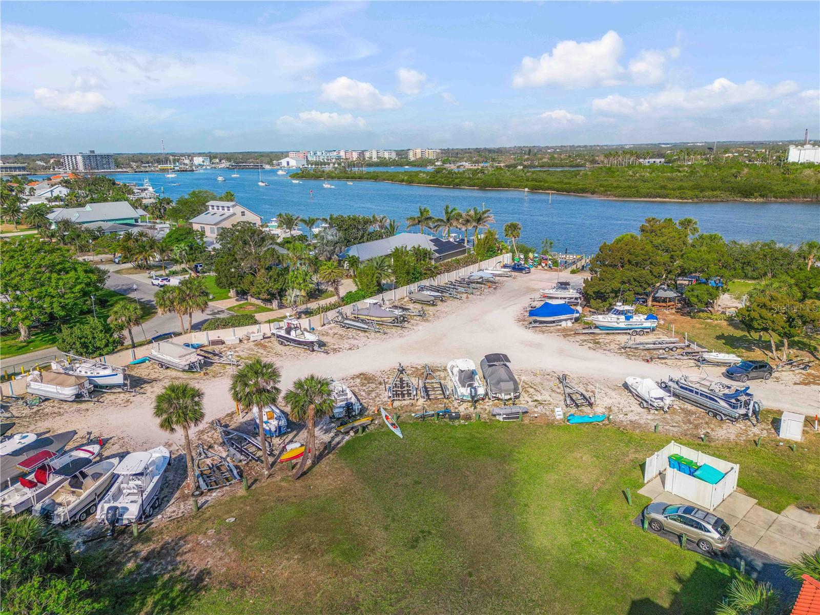 468 BOUCHELLE DR #325