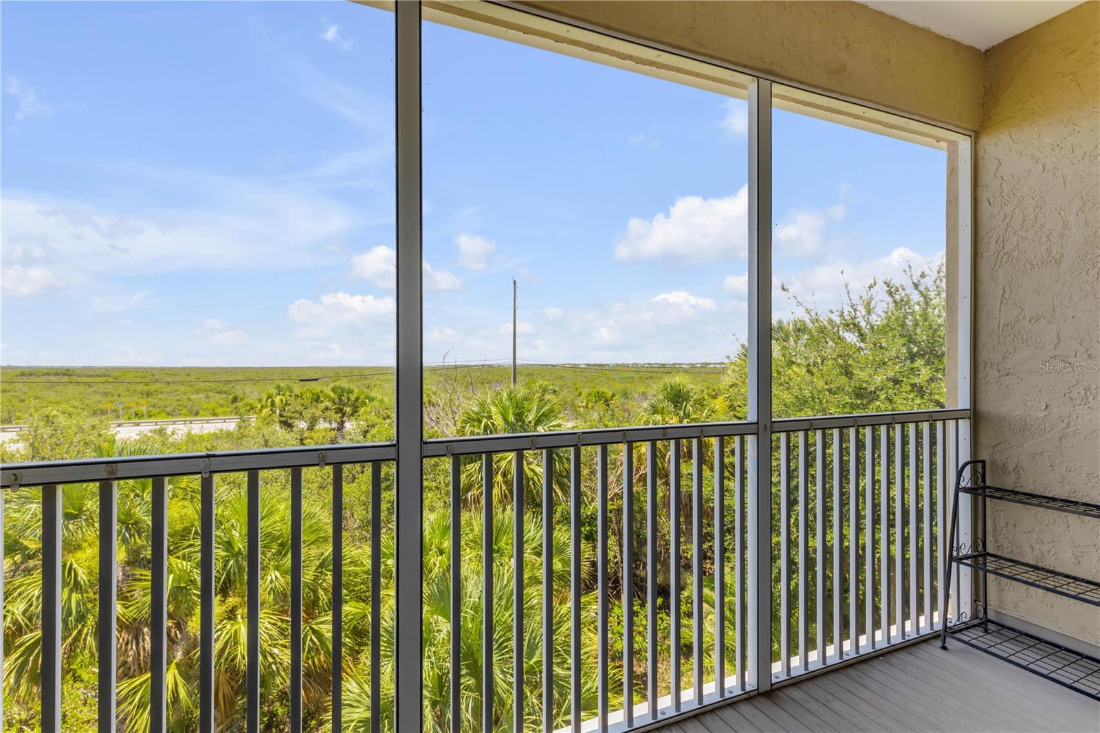 468 BOUCHELLE DR #325