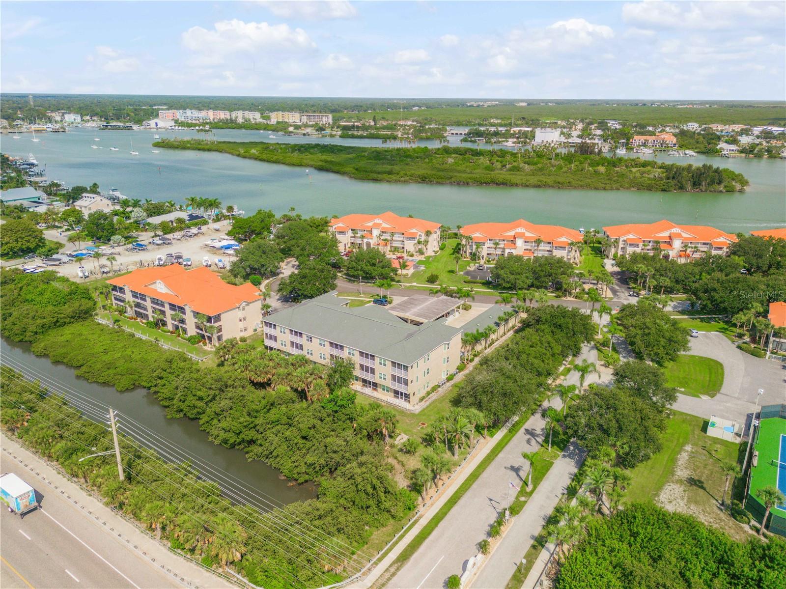 468 BOUCHELLE DR #325