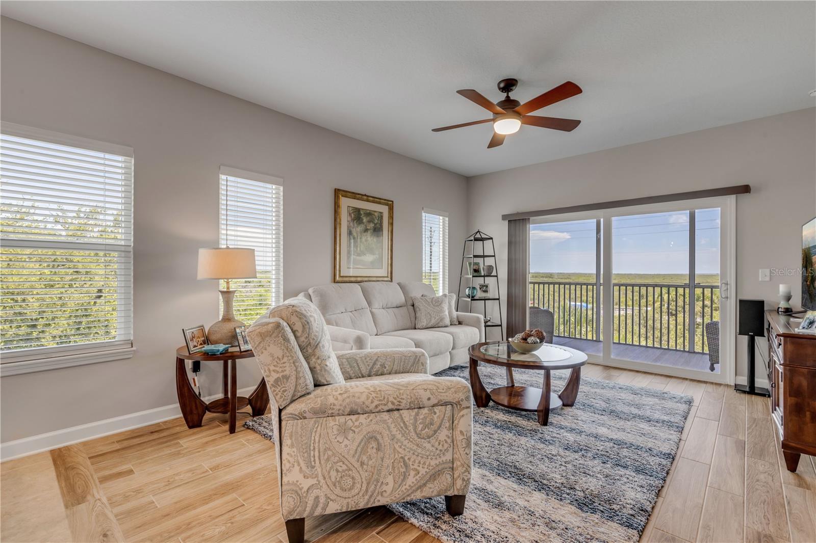 468 BOUCHELLE DR #325
