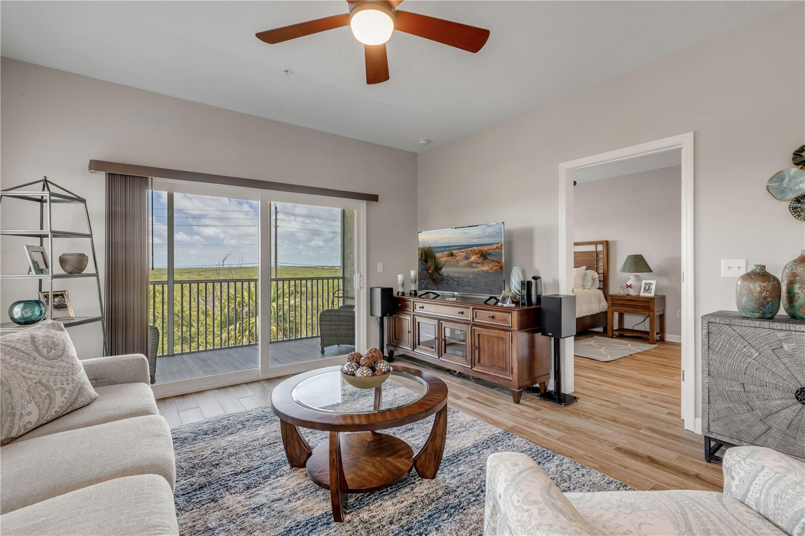 468 BOUCHELLE DR #325