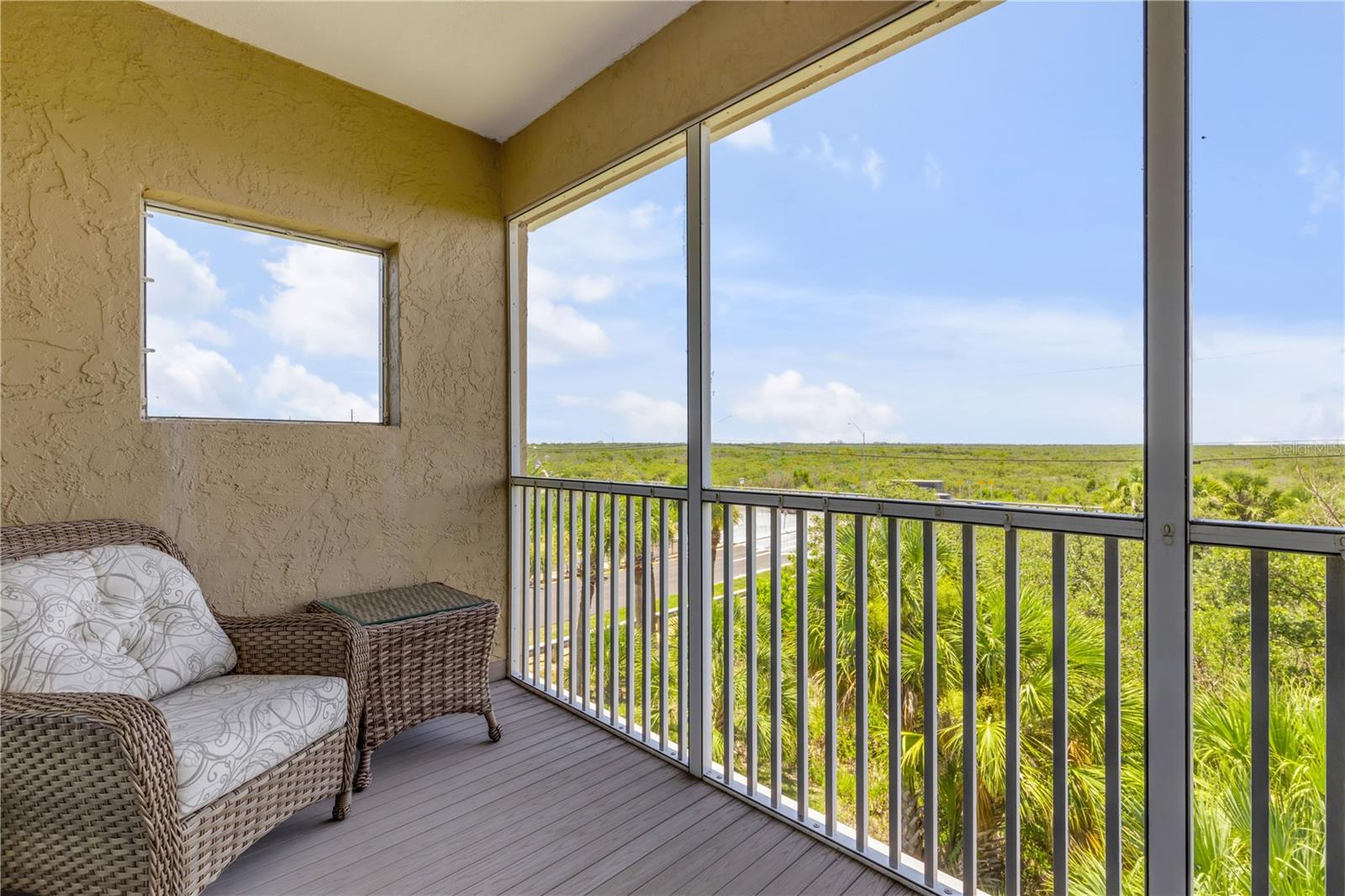 468 BOUCHELLE DR #325