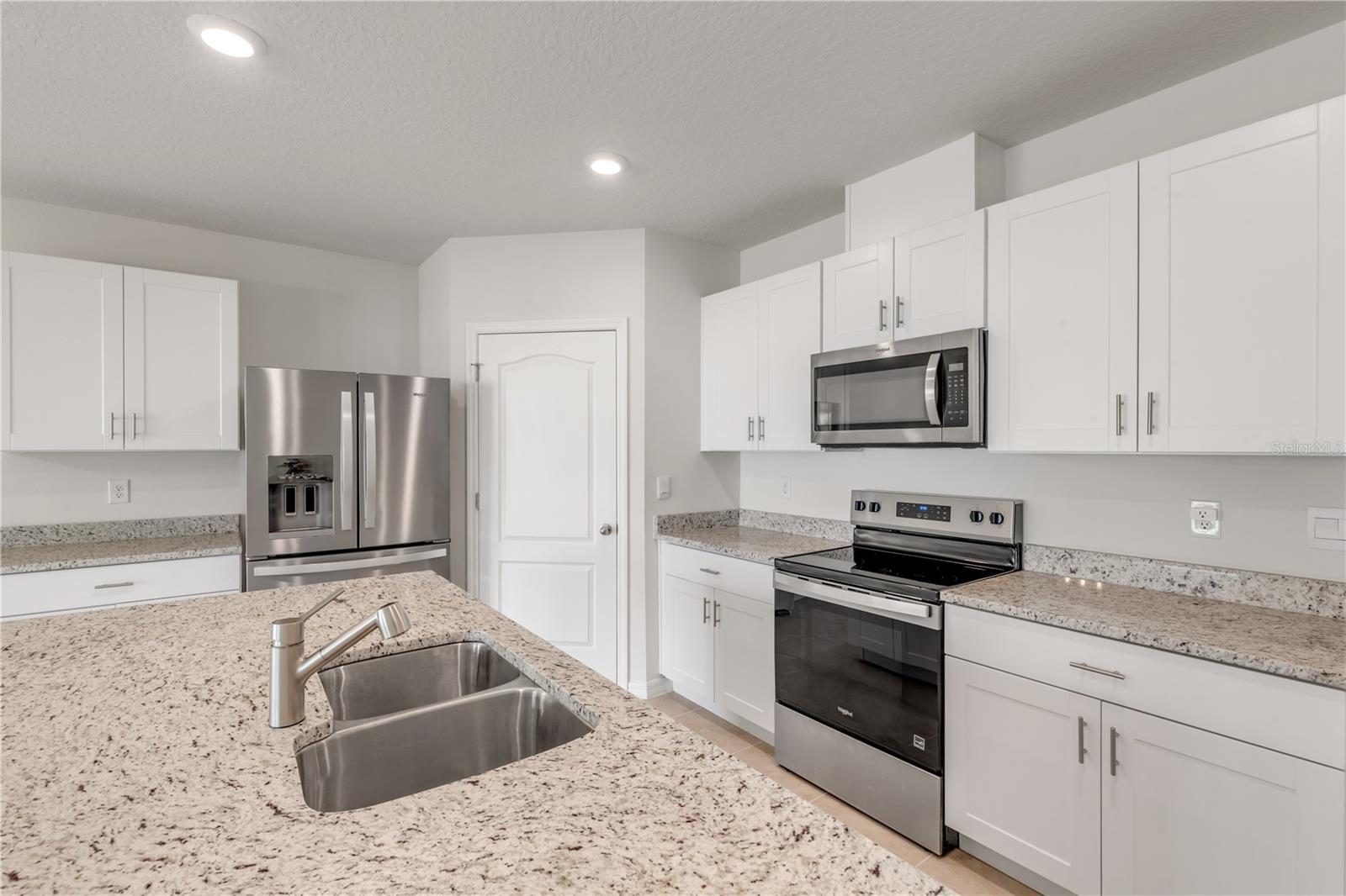 2250 LAKE PRESERVE CIR