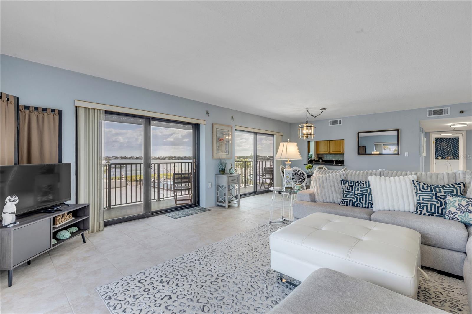 503 N CAUSEWAY #1020