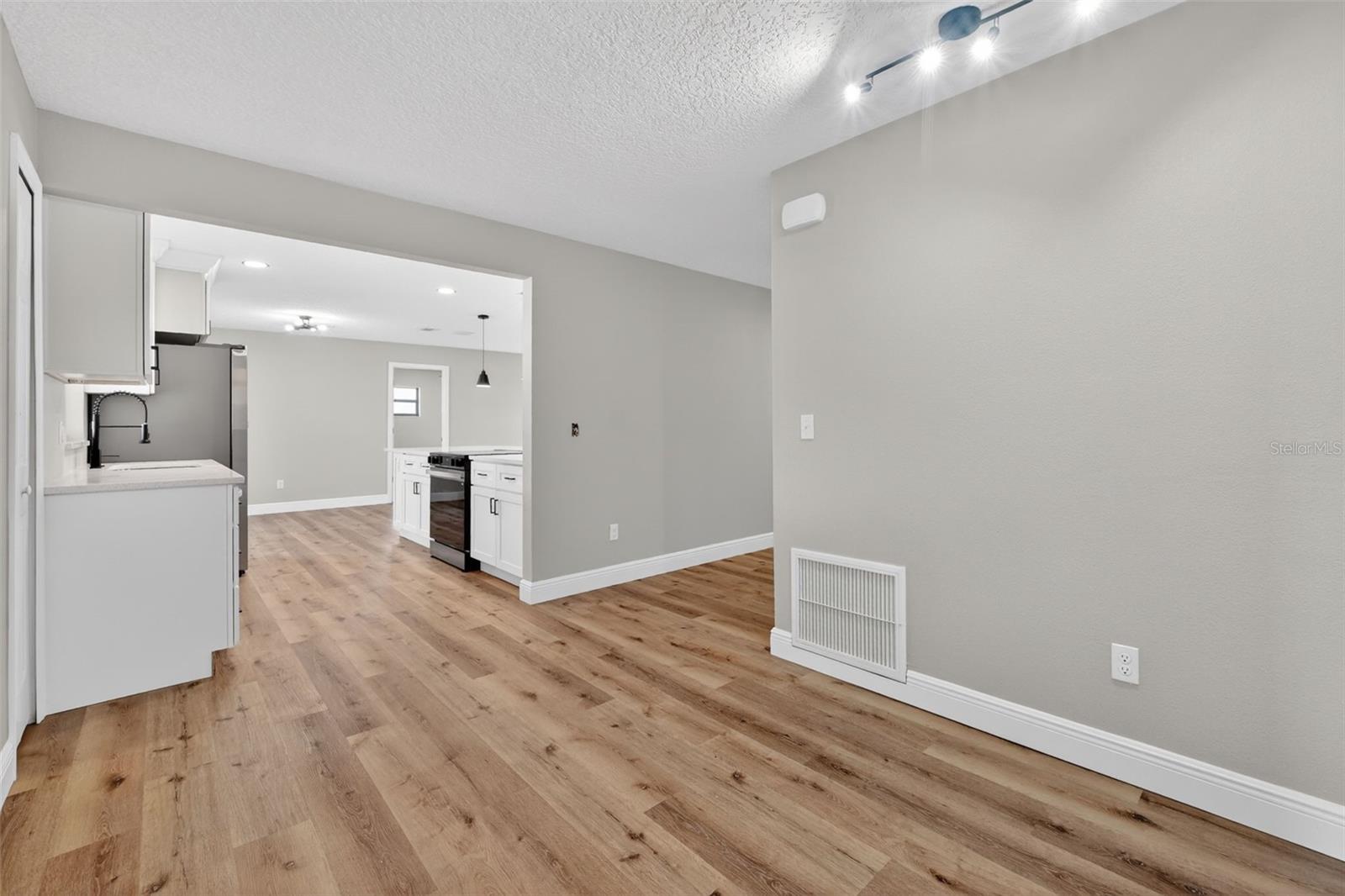 1132 ABAGAIL DR