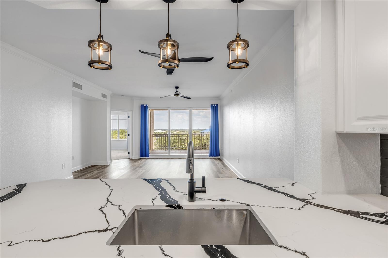 265 MINORCA BEACH WAY #404