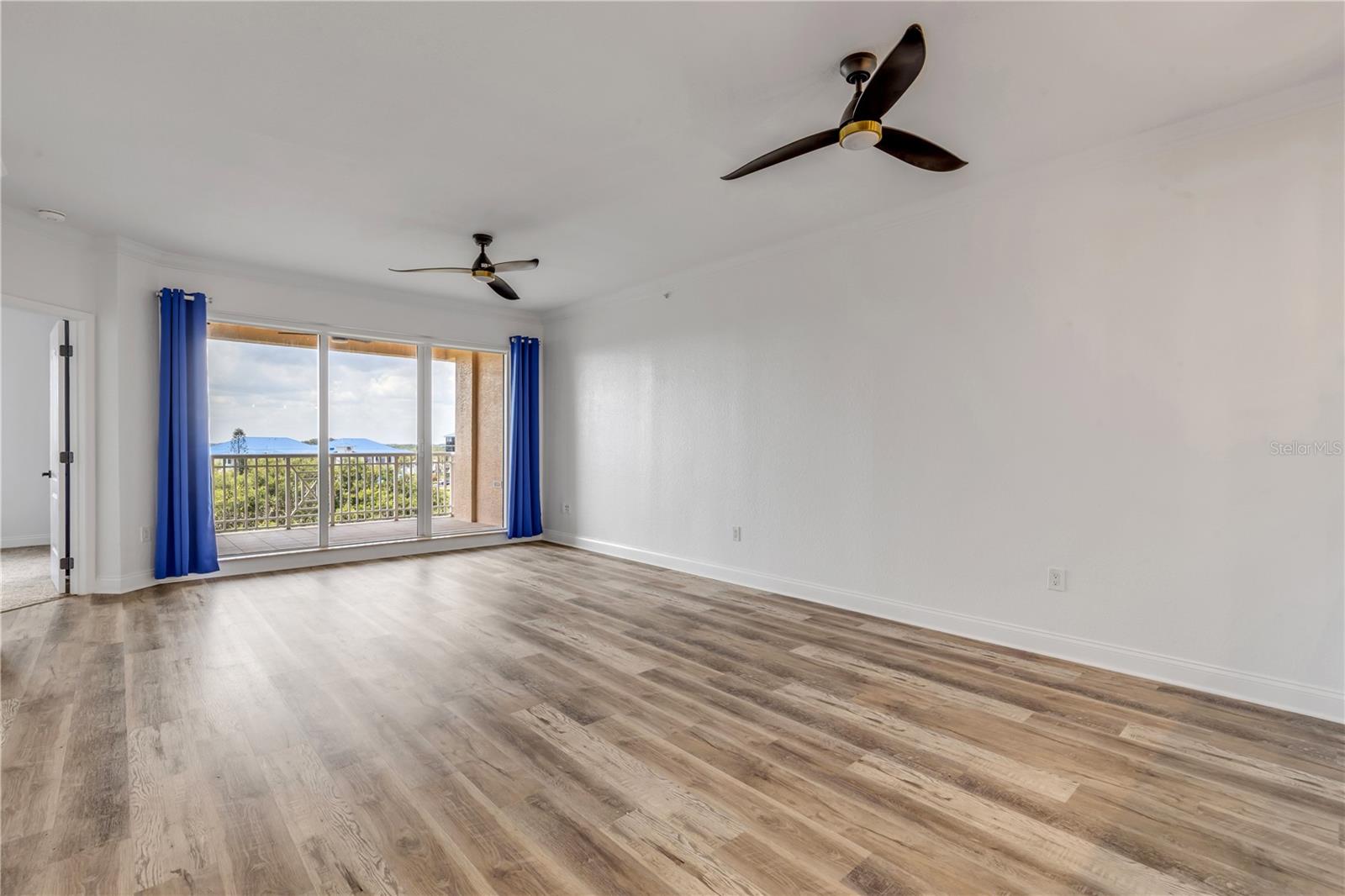 265 MINORCA BEACH WAY #404