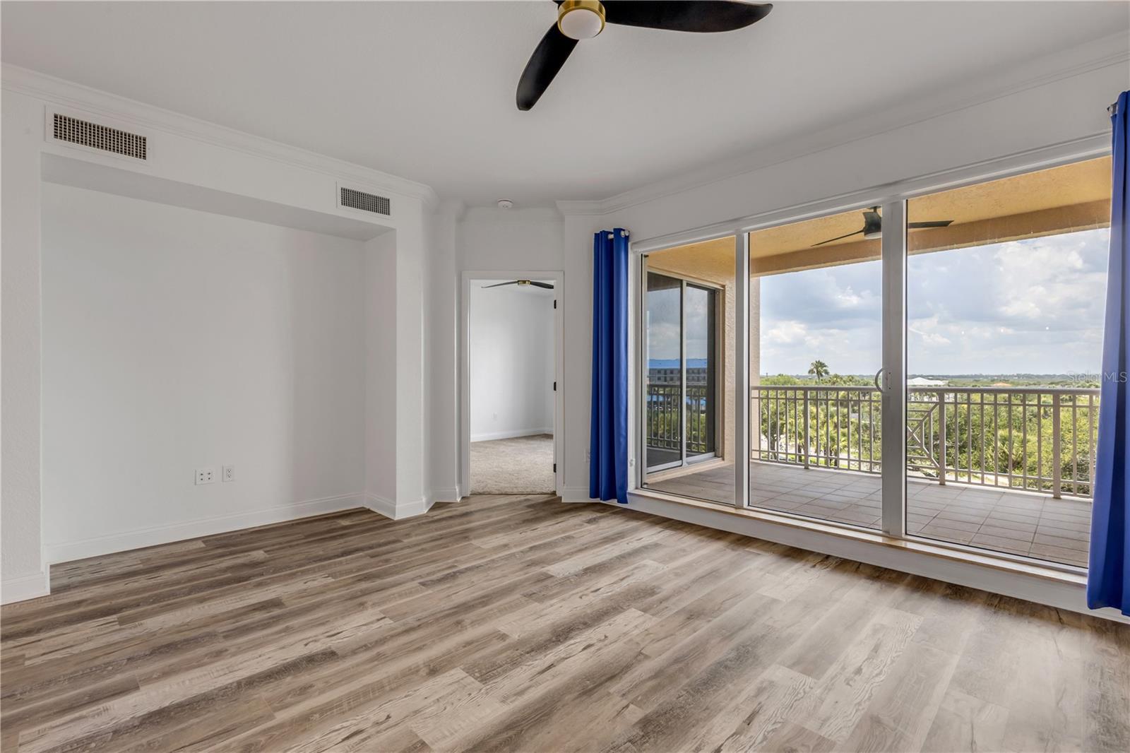 265 MINORCA BEACH WAY #404