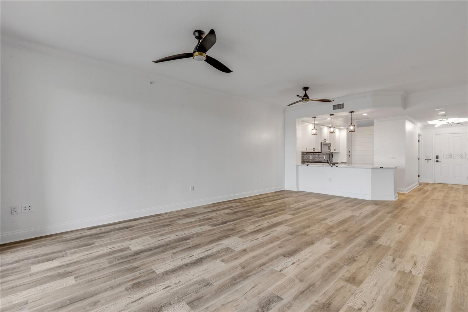 265 MINORCA BEACH WAY #404