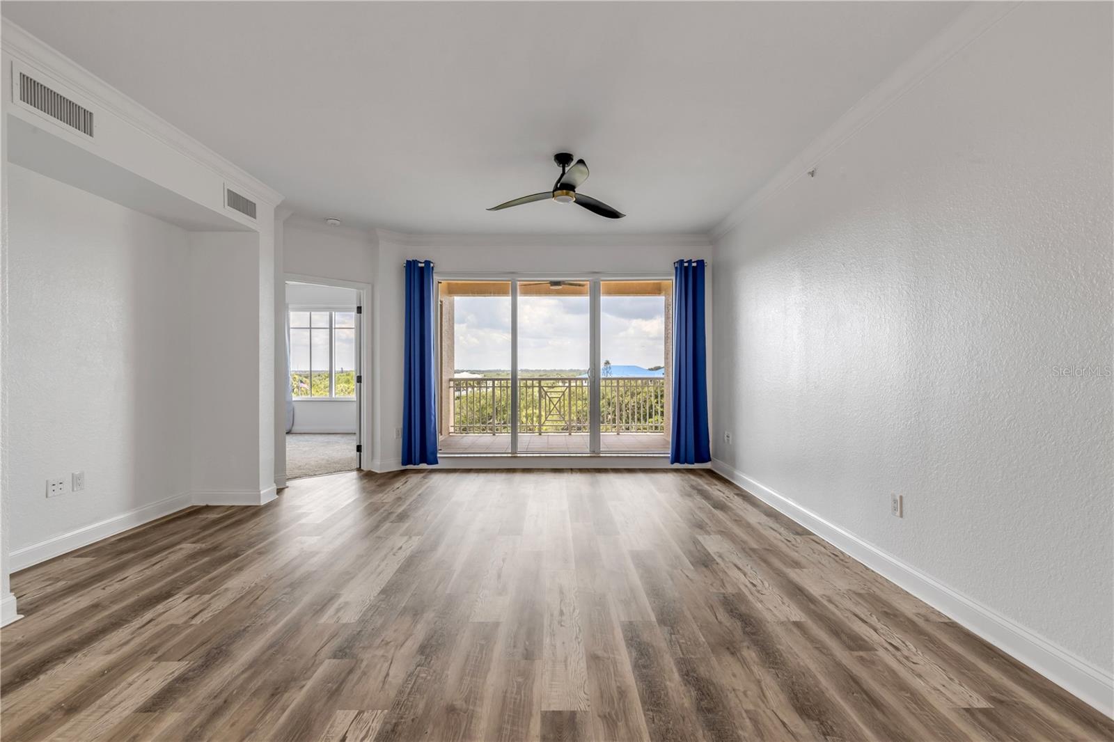 265 MINORCA BEACH WAY #404