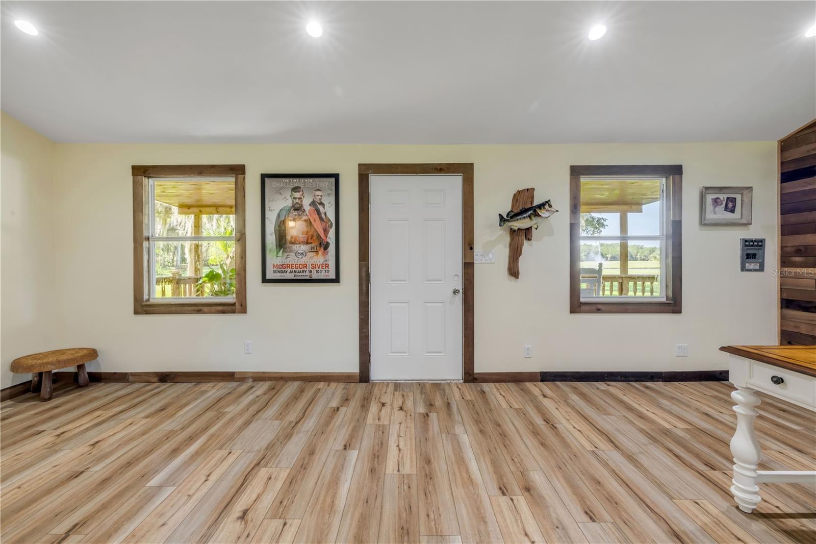 800 HIDDEN OAKS LN