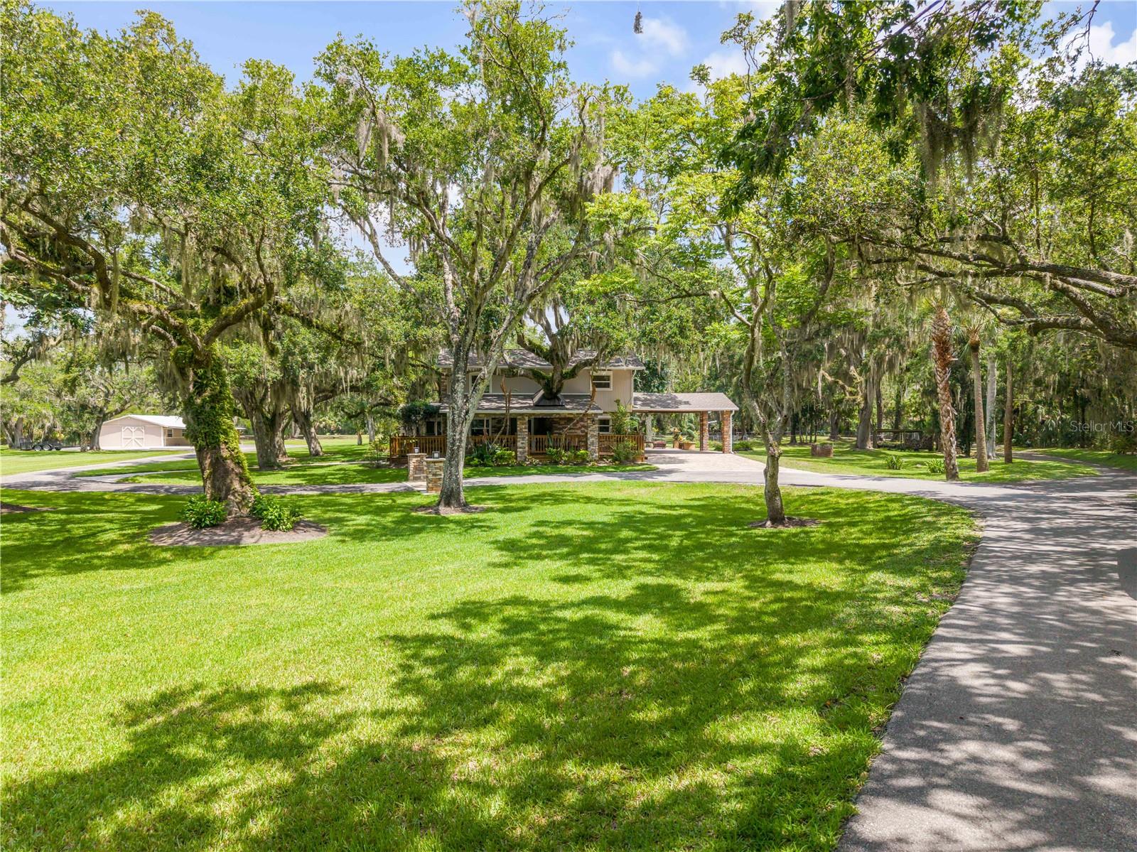 800 HIDDEN OAKS LN