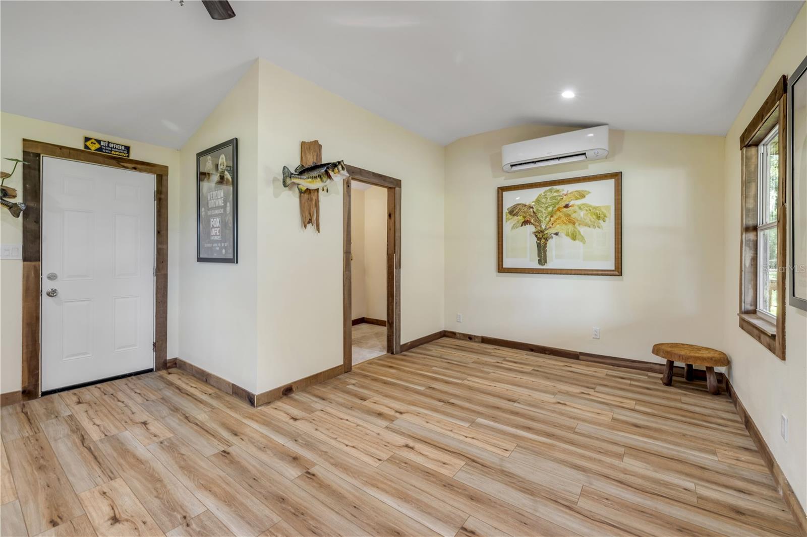 800 HIDDEN OAKS LN