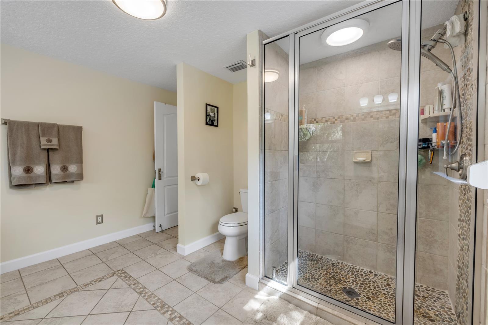 800 HIDDEN OAKS LN