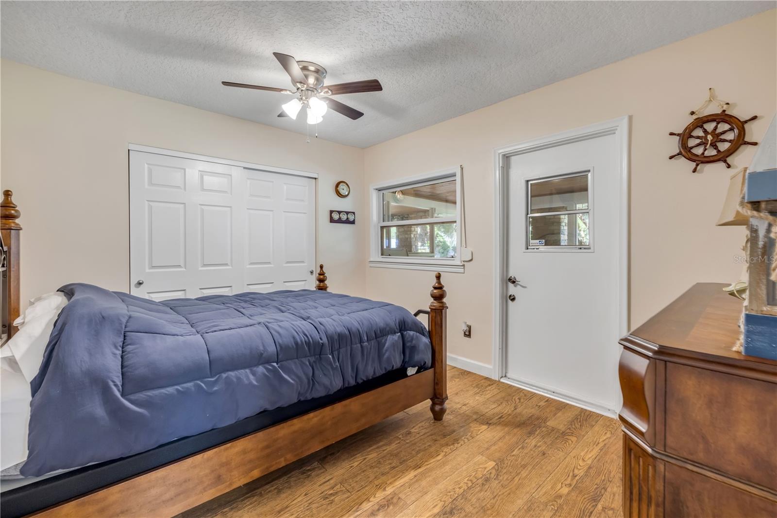800 HIDDEN OAKS LN