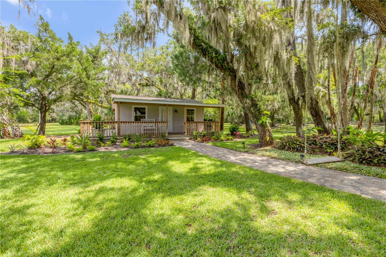 800 HIDDEN OAKS LN