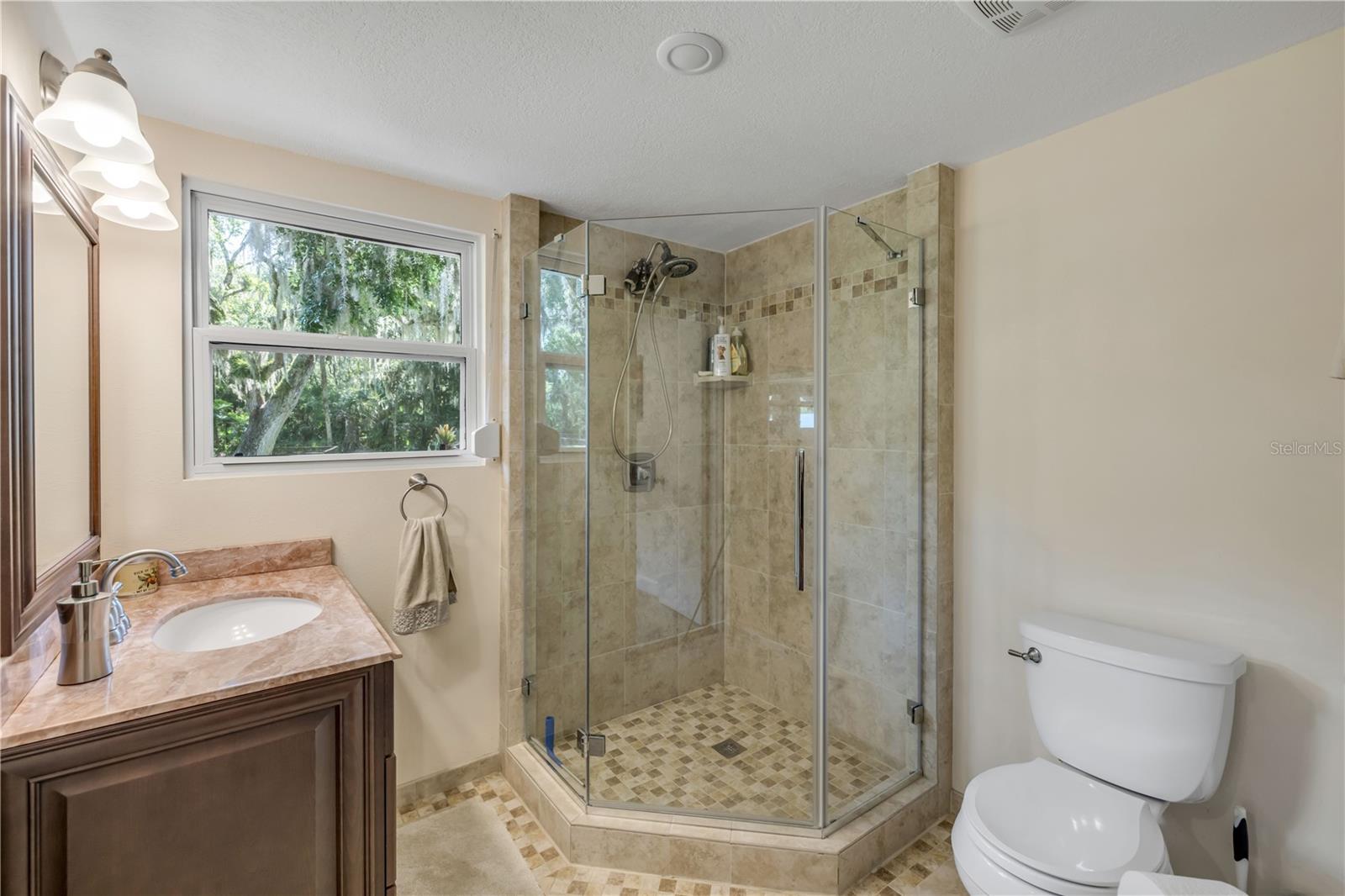 800 HIDDEN OAKS LN