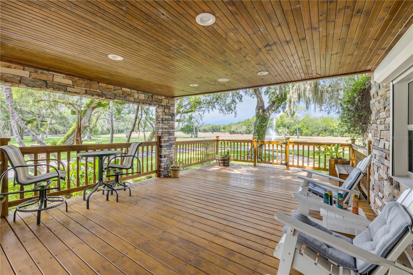 800 HIDDEN OAKS LN