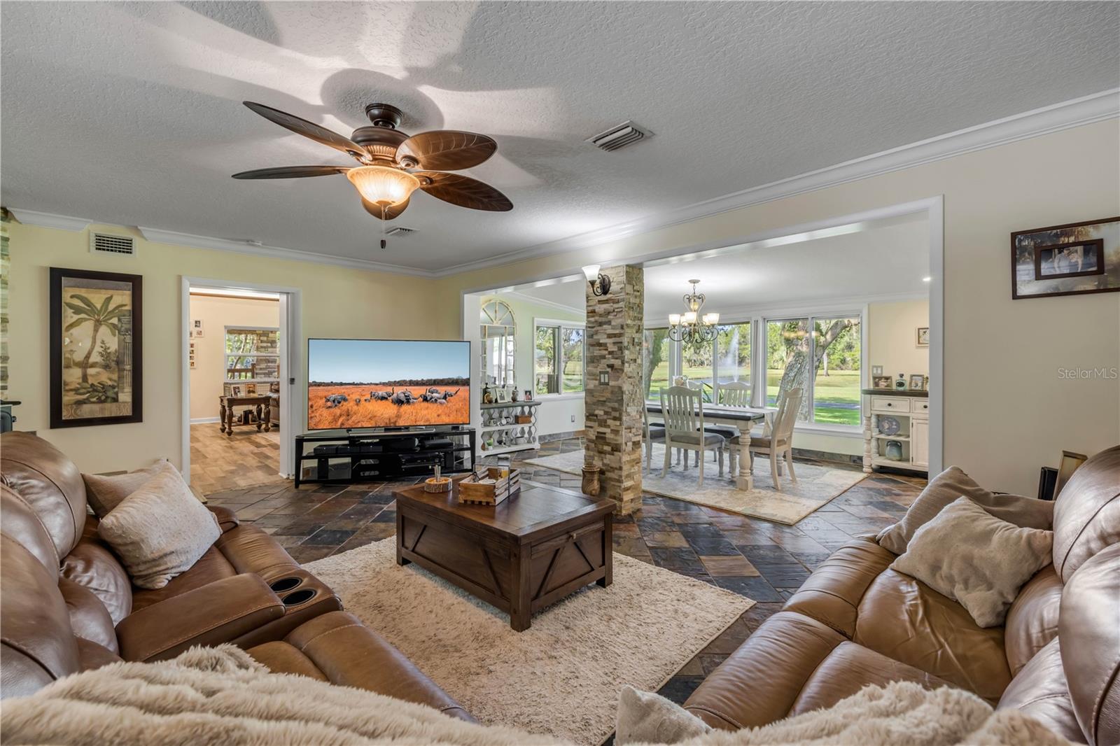 800 HIDDEN OAKS LN