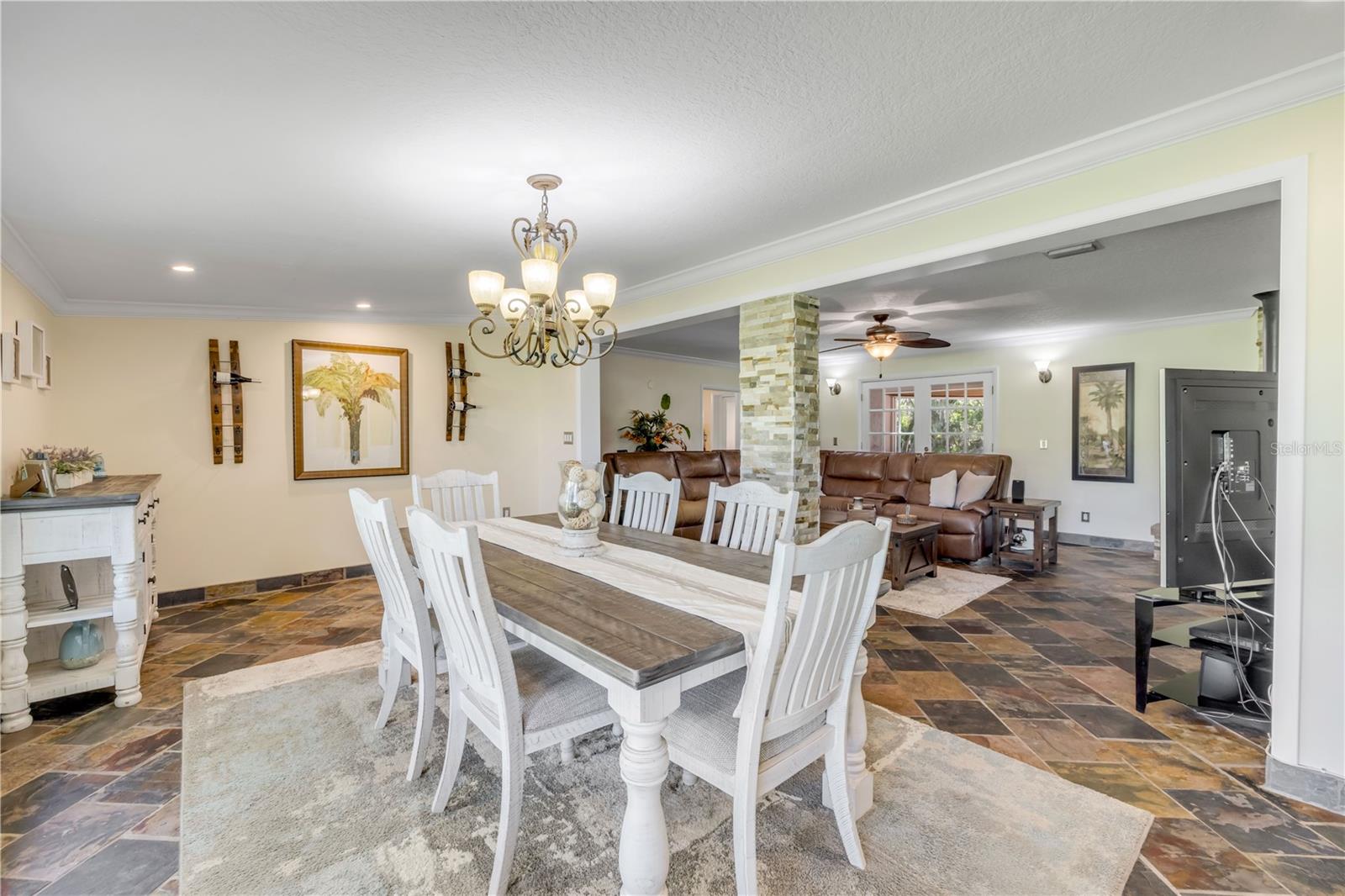 800 HIDDEN OAKS LN