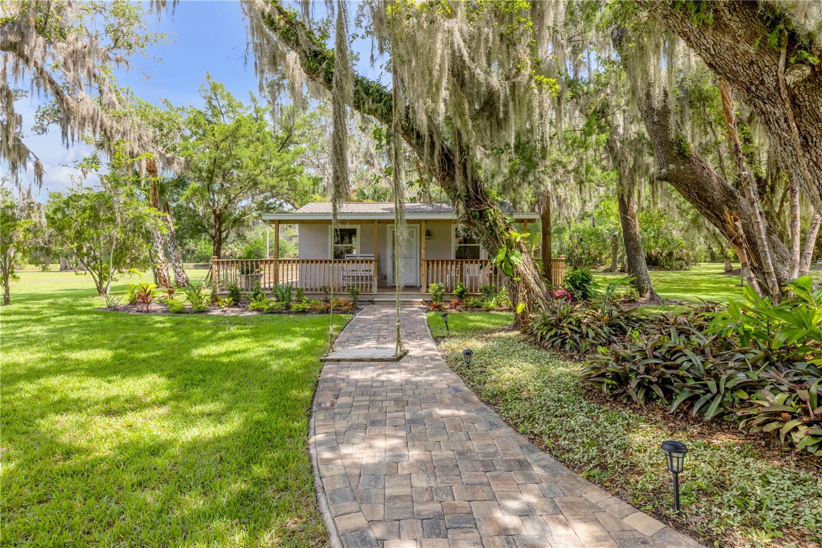 800 HIDDEN OAKS LN