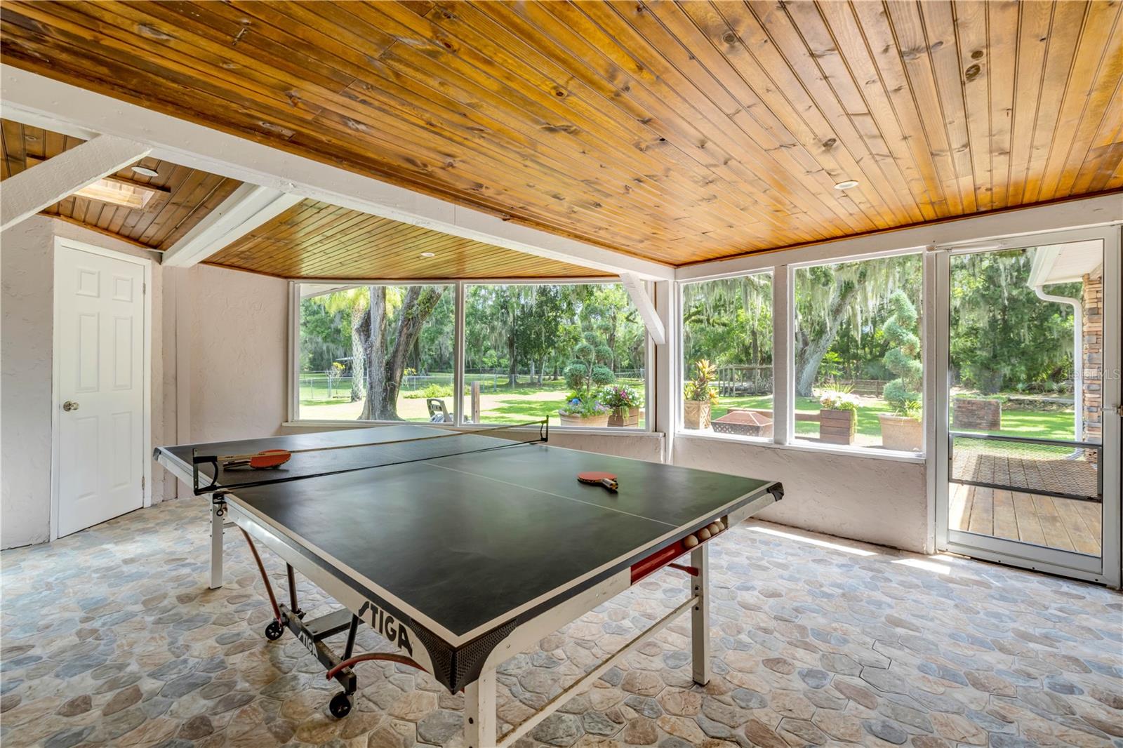 800 HIDDEN OAKS LN
