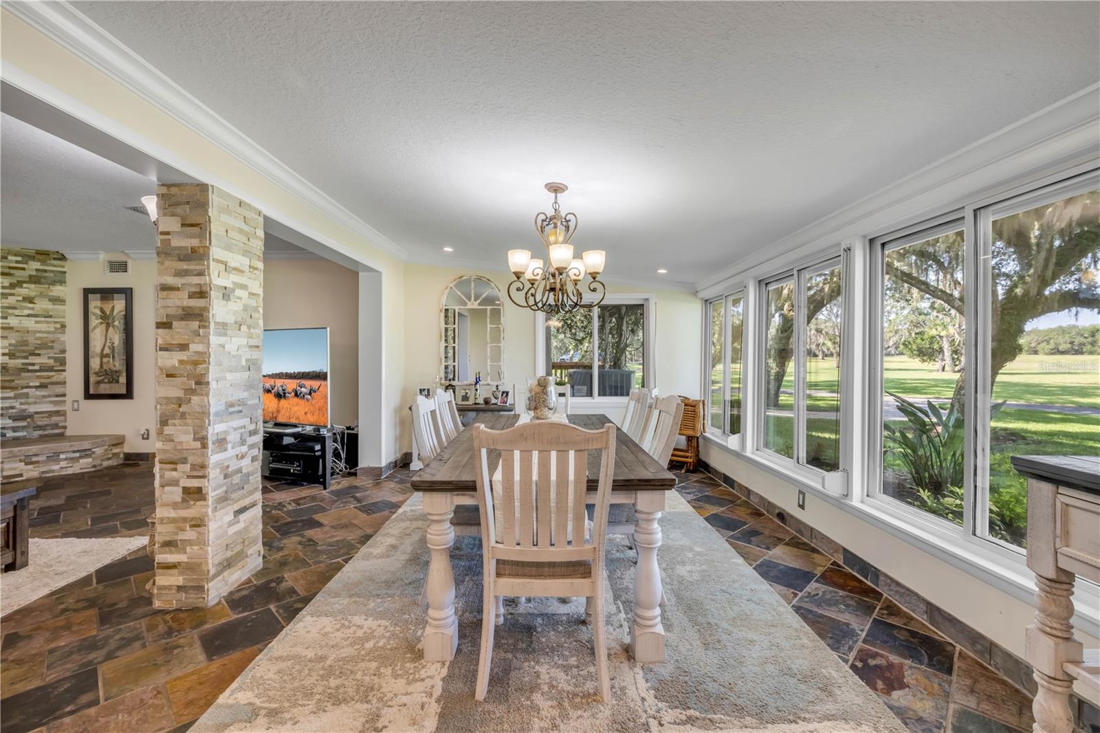800 HIDDEN OAKS LN