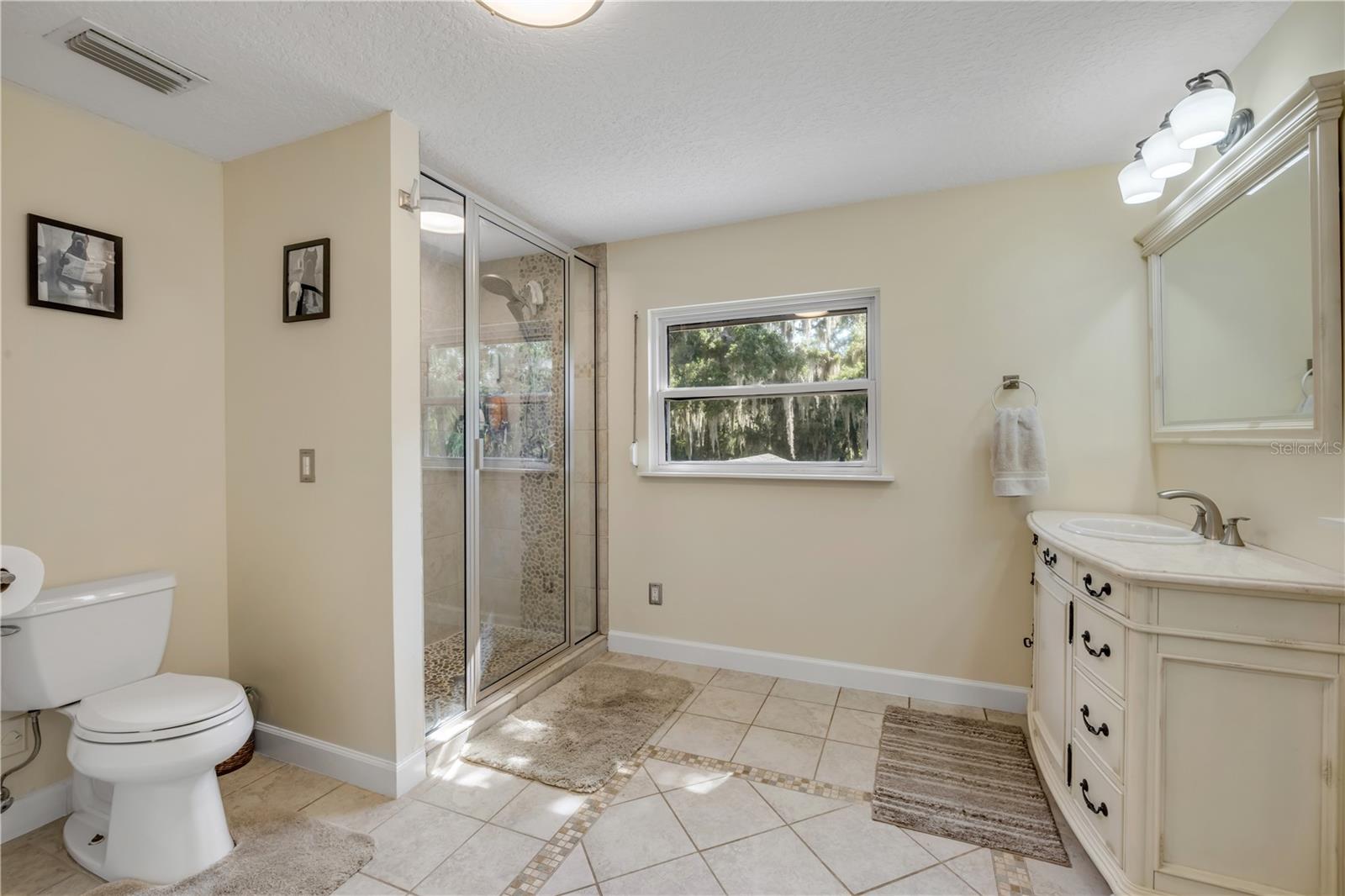 800 HIDDEN OAKS LN