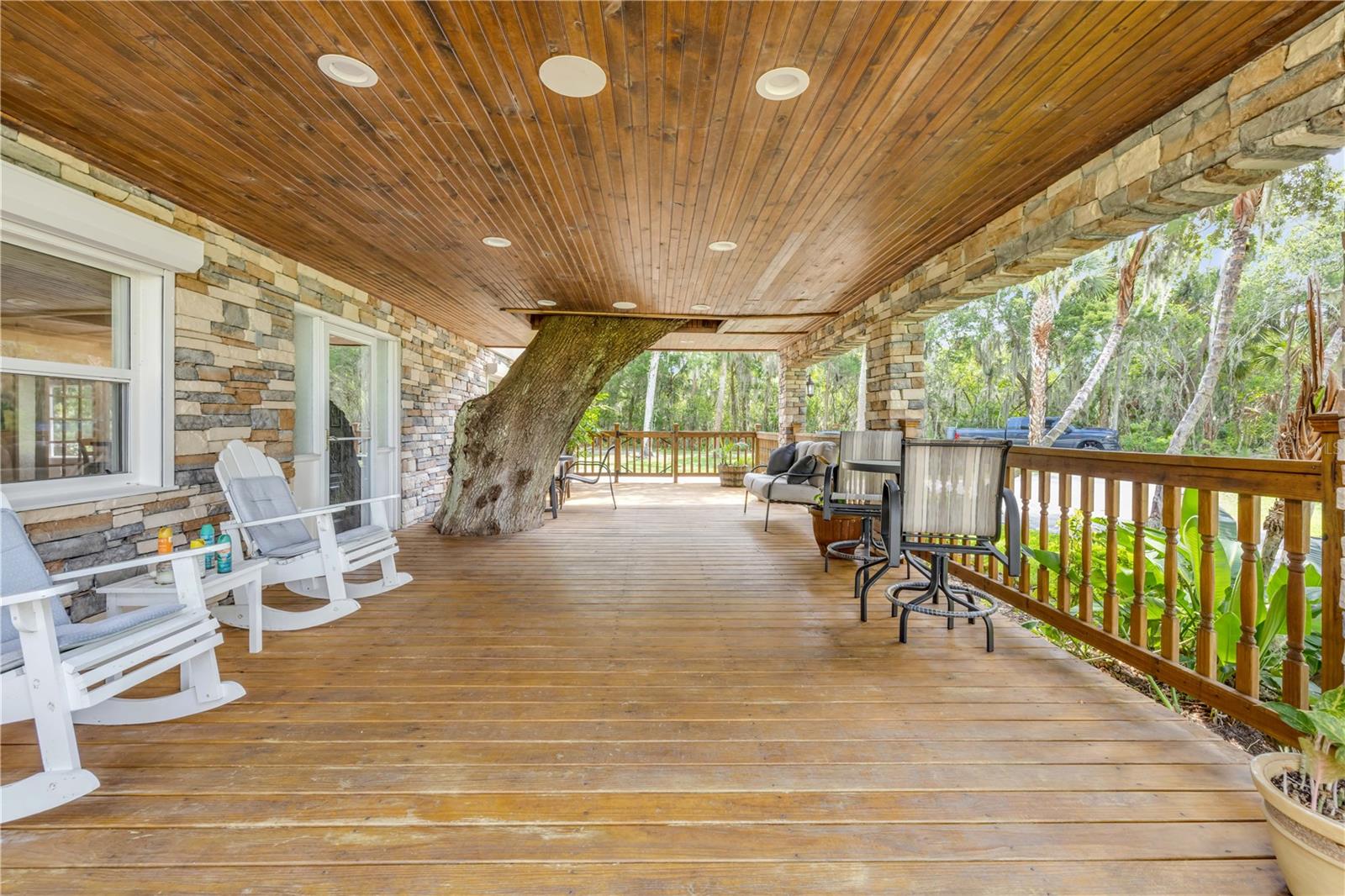 800 HIDDEN OAKS LN